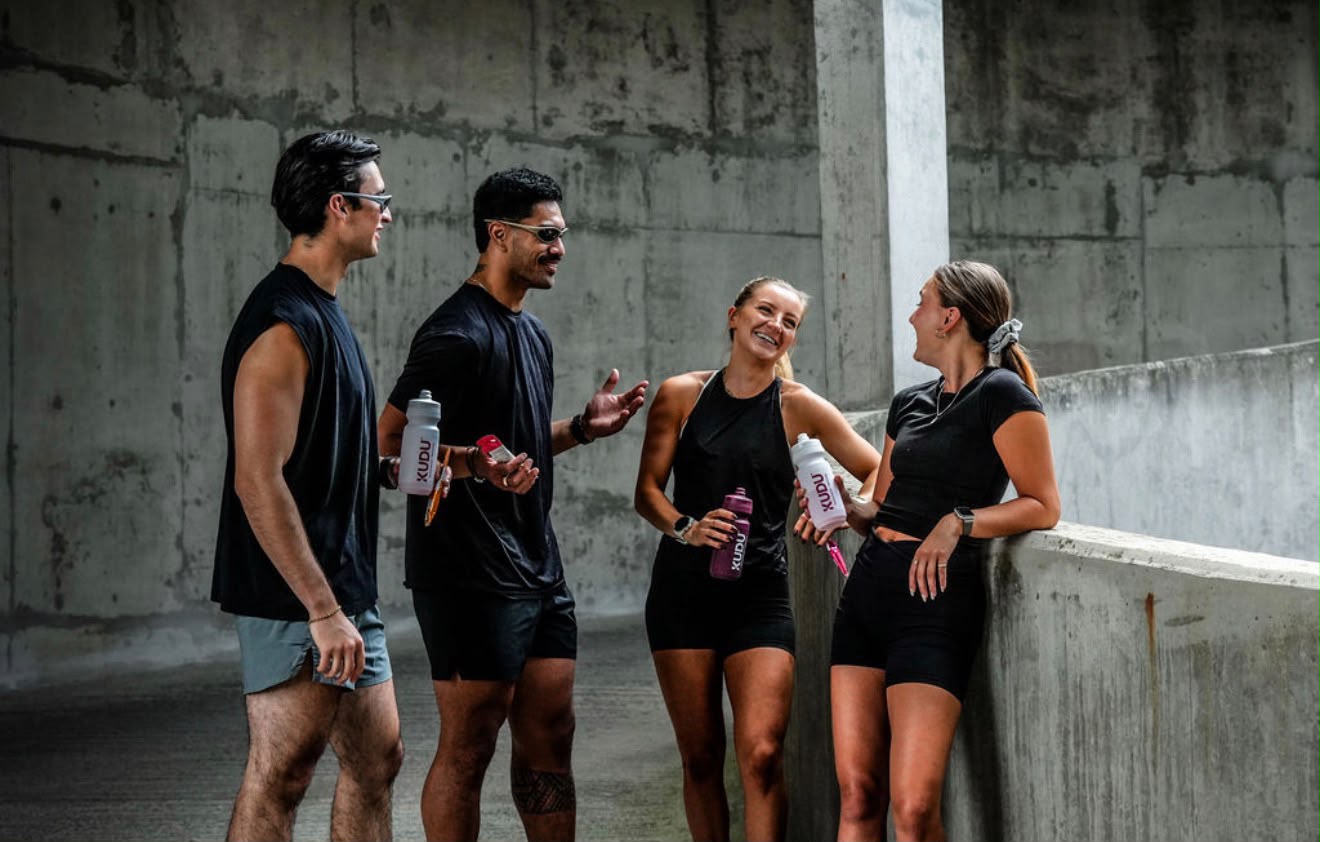 Men training together with KUDU collagen and creatine