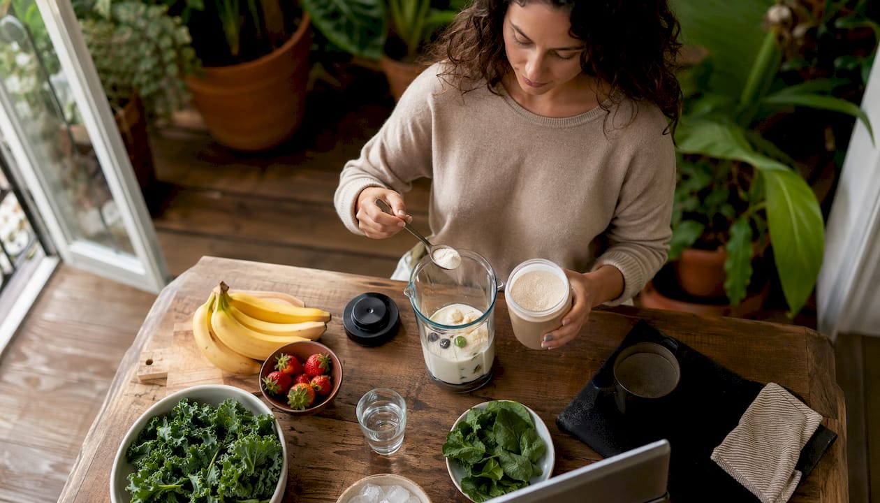 Nutritionist preparing beauty protein smoothie